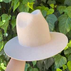 Gigi pip Billie ivory fedora